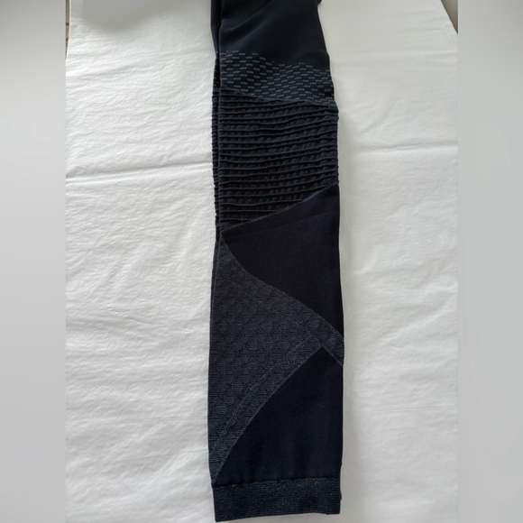 SPANX Look At Me Now Seamless Moto Leggings Sz S Indigo Sky NWT - Picture 5 of 6